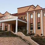 Hotel &