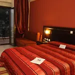 Hotel & 4*