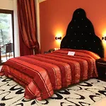 & Hotel 4*