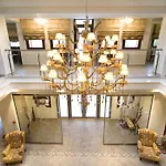 Hotel & 4*