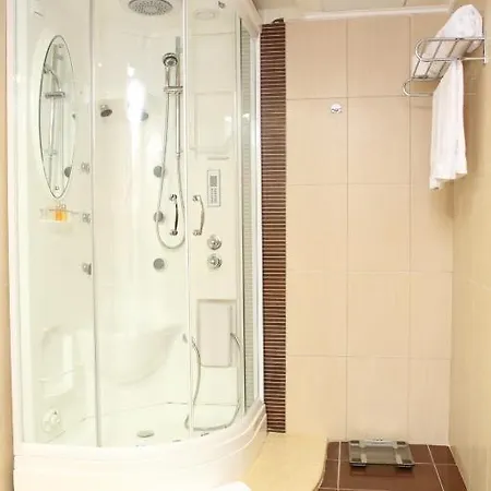 Hotel &