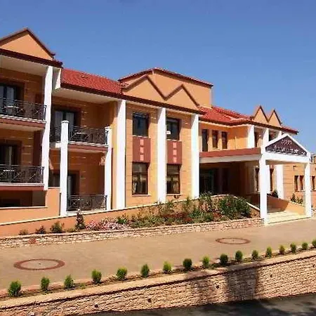 Hotel & 4*