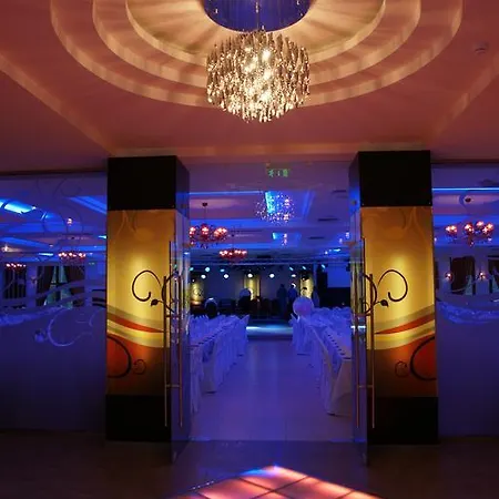 Hotel & 4*