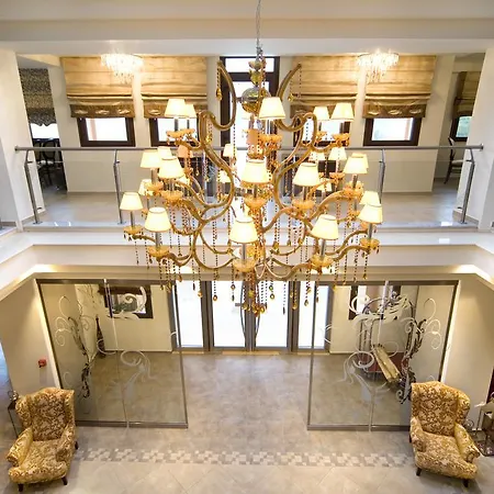 Hotel & 4*